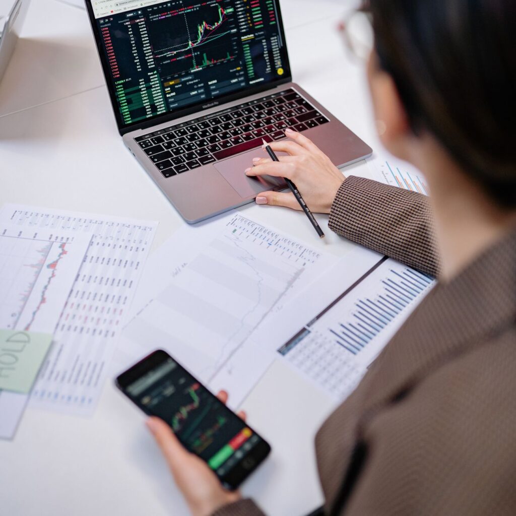 ¿Cómo afecta la volatilidad del mercado a tu estrategia SEO? 1 pexels photo 7693229 7